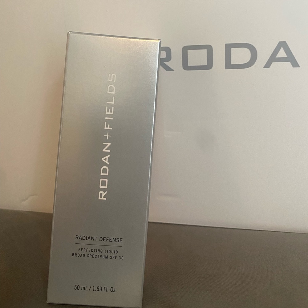 Radiant Defense Perfecting Liquid SPF 30 - Almond